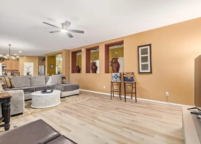 Spacious 6br Oasis With Pool Hot Tub And Game Holiday home