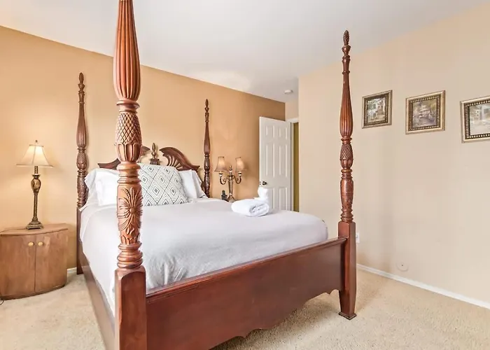 Spacious 6br Oasis With Pool Hot Tub And Game Holiday home