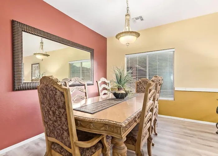 Spacious 6br Oasis With Pool Hot Tub And Game