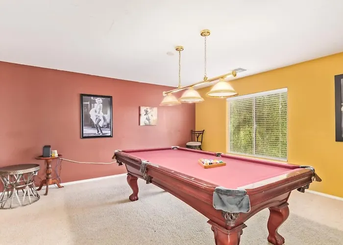 Spacious 6br Oasis With Pool Hot Tub And Game Holiday home *