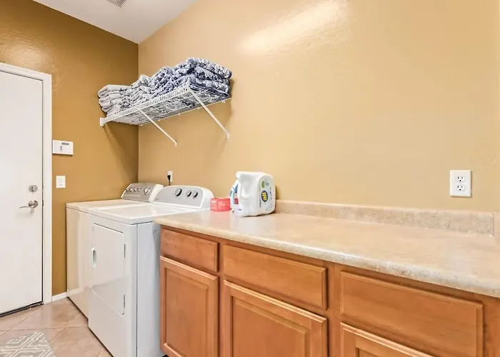 Spacious 6br Oasis With Pool Hot Tub And Game