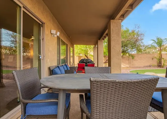 Holiday home Spacious 6br Oasis With Pool Hot Tub And Game *