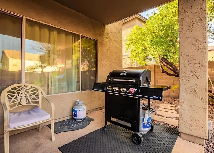 Spacious 6br Oasis With Pool Hot Tub And Game Holiday home