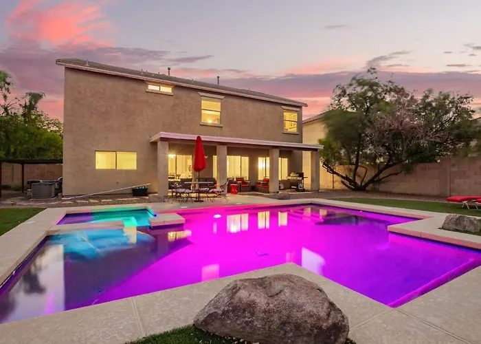 Holiday home Spacious 6br Oasis With Pool Hot Tub And Game *