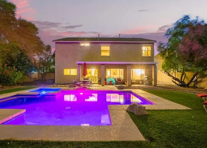 Holiday home Spacious 6br Oasis With Pool Hot Tub And Game *