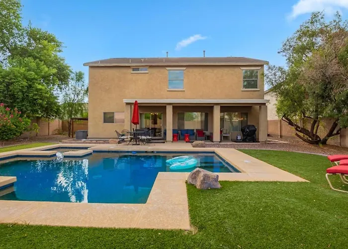 Holiday home Spacious 6br Oasis With Pool Hot Tub And Game