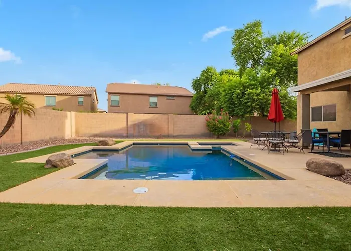 Holiday home Spacious 6br Oasis With Pool Hot Tub And Game *