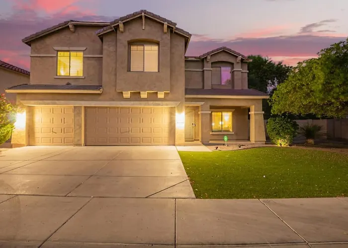 Holiday home Spacious 6br Oasis With Pool Hot Tub And Game